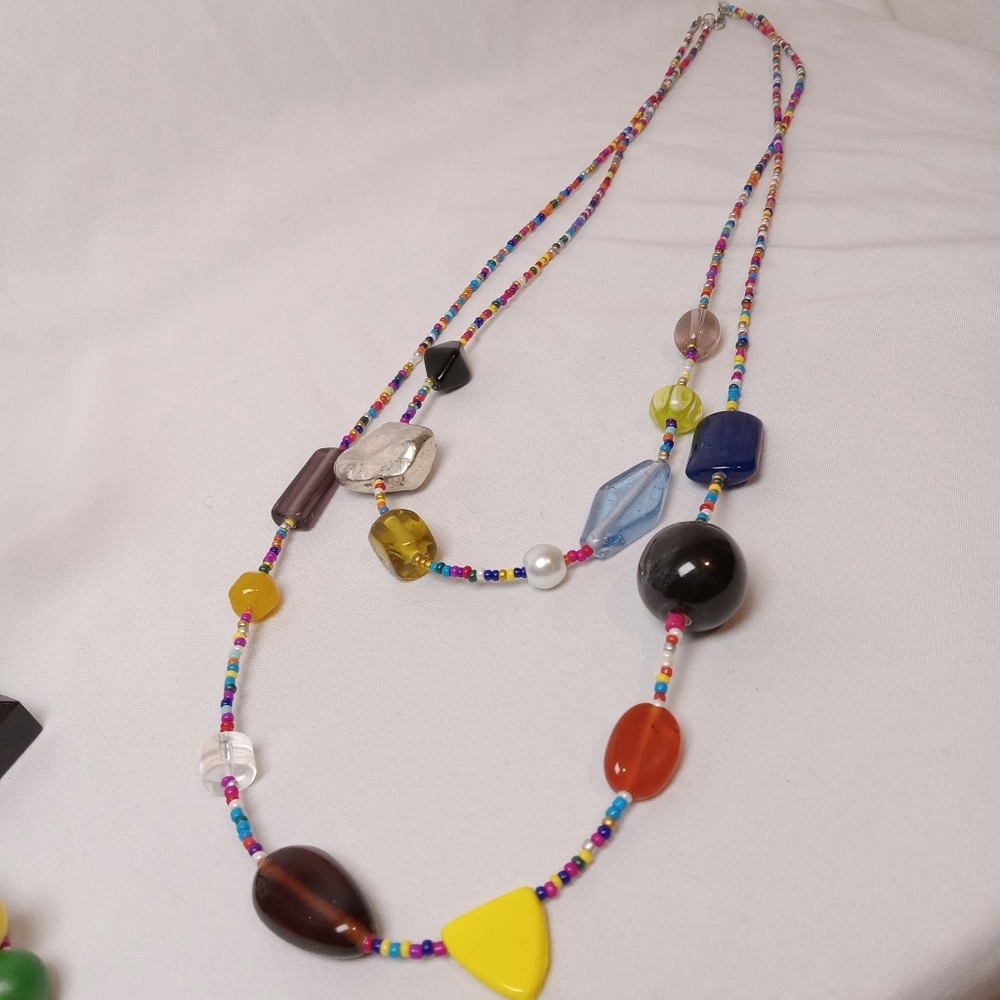 Hand Crafted Multicolor Beaded Necklace Set - Picture 10 of 15